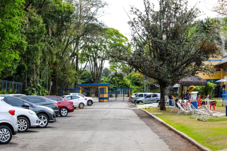 ESTACIONAMENTO DE BAIXO
